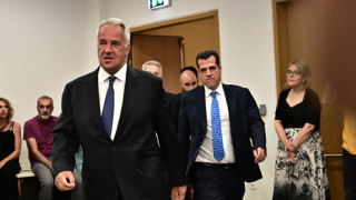 Παράδοση-παραλαβή Βορίδη σε Πλεύρη: «Όποιος έρχεται στην Ελλάδα θα έχει δύο επιλογές...»