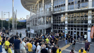 «Κιτρινόμαυρος» παροξυσμός: Πλήθος κόσμου στο Αλεξάνδρειο για τον Ρίτσαρντ Χσιάο