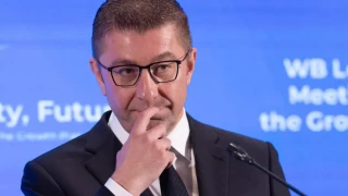 Σκόπια: Αφαιρέθηκαν οι όροι «μακεδονική ταυτότητα και γλώσσα» από την Έκθεση Προόδου της ΕΕ