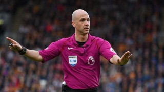 Εκνευρισμός στη Λίβερπουλ για τον ορισμό Τέιλορ με Γιουνάιτεντ