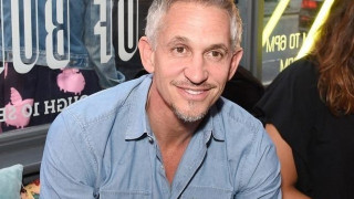 Προς απόλυση ο Λίνεκερ γιατί υπερασπίζεται τους πρόσφυγες