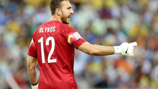 Η έκπληξη των διεθνών στον εορτάζοντα  Γλύκο  (vid)