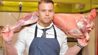 Κακός χαμός στη Θεσσαλονίκη με... ερωτιάρη χασάπη (vid)