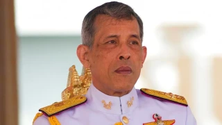 O πλουσιότερος βασιλιάς του κόσμου με 17.000 σπίτια και 38 ιδιωτικά τζετ