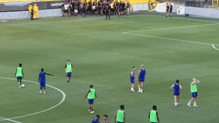 Άρης: Φίλαθλοι «ντόπαραν» τους παίκτες του Ουζουνίδη πριν τη ρεβάνς με Αράζ