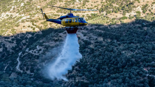 Θεσσαλονίκη: Φωτιά σε ξερά χόρτα στην Άσσηρο-Επιχειρούν και εναέρια μέσα