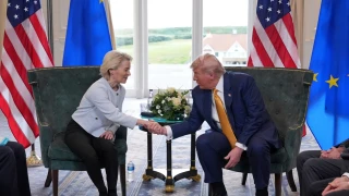 Κατέληξαν σε συμφωνία ΗΠΑ-ΕΕ: Επιβάλλονται δασμοί 15% στα ευρωπαϊκά προϊόντα