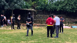 Σοκ σε ποδοσφαιρικό αγώνα-Τρεις νεκροί μετά από ένοπλη επίθεση (vid)