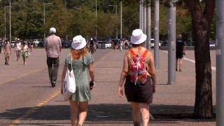 Έρημη πόλη η Θεσσαλονίκη - Το αδιαχώρητο στις κοντινές παραλίες