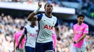 Τότεναμ: «Πέσιμο» και ρατσιστική επίθεση στον Τελ μετά το χαμένο πέναλτι