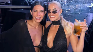 Απίστευτο κράξιμο σε Τούνη που διασκεδάζει ενώ η Ελλάδα φλέγεται: «Άθλια υποκείμενα»