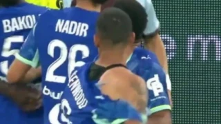 Ήταν... φιλικό: Ο Μινγκς έπιασε από τον λαιμό και έσκισε τη φανέλα του Γκρίνγουντ