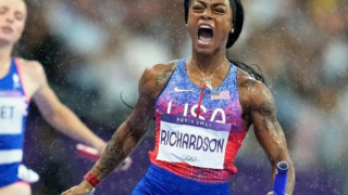 Στίβος: ΒΙΝΤΕΟ από την επίθεση της Ρίτσαρντσον στον άνδρα της στο αεροδρόμιο