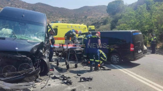 Κρήτη﻿: Σφοδρή σύγκρουση τουριστικών βαν στον ΒΟΑΚ-Οκτώ τραυματίες