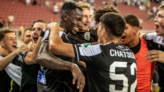 Γίρι Παβλένκα και Μαντί Καμαρά κράτησαν όρθια την ομάδα τους στα πολύ δύσκολα