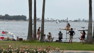 Απίθανη σκηνή σε γάμο: Pole dancers «εισέβαλαν» στη γαμήλια τελετή