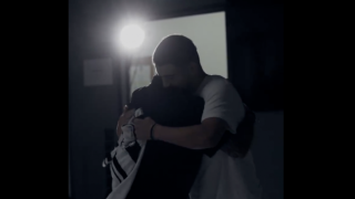 VIDEO: Ο Βιειρίνια τυπώνει και παραδίδει το θρυλικό 20 στον Ζαφείρη!