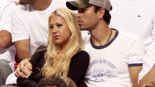 Γονείς ξανά Άννα Κουρνίκοβα και Eνρίκε Ιγκλέσιας