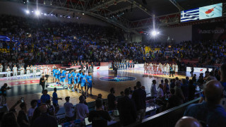 Ελλάδα VS Κύπρος-Ρίγη συγκίνησης: Η στιγμή της ανάκρουσης του κοινού εθνικού ύμνου!