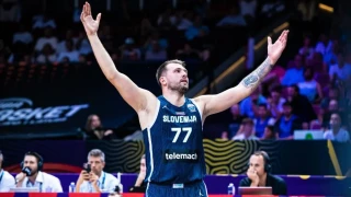 Eurobasket 2025: «Όργια» Ντόντσιτς και νίκη για τη Σλοβενία