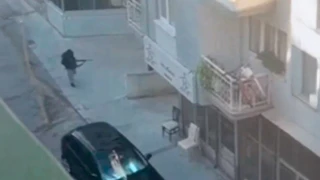 16χρονος σκότωσε αστυνομικούς έξω από το τμήμα!