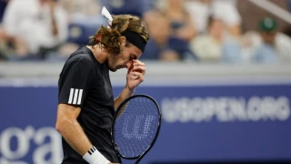 Australian Open: Ήττα και αποκλεισμός για τον Τσιτσιπά