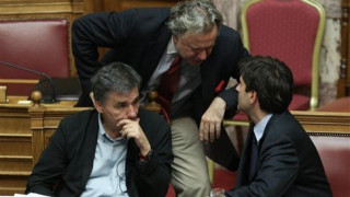 Στο μικροσκόπιο τα κοινωνικά επιδόματα - Ποια κινδυνεύουν με περικοπή