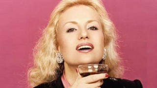 Δείτε τον γοητευτικό εγγονό  της  Βίκυς  Μοσχολιού (ΦΩΤΟ)