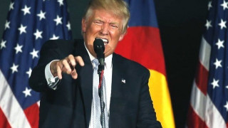 Η παγκόσμια αγωνία για Τραμπ  και η μπάλα στο χωριουδάκι μας