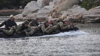 Εικόνες που κόβουν την ανάσα: Άσκηση Ελλήνων & Τσέχων βατραχανθρώπων