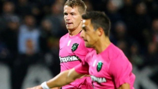 Το twitter «τρολάρει» τις ροζ φανέλες της ΑΕΚ (pics)