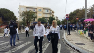 Η εντυπωσιακή συνοδός της παρέλασης που έκλεψε τα βλέμματα (ΦΩΤΟ)