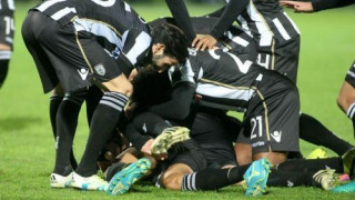 Ντίντακ: «Είπατε στον διαιτητή ότι ήταν ένα μέτρο άουτ;»  (pic)