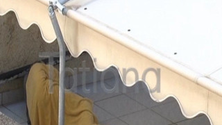 ΕΙΔΗΣΗ - ΣΟΚ: Η οικογένεια 86χρονου τον ανάγκασε να ζει στο μπαλκόνι