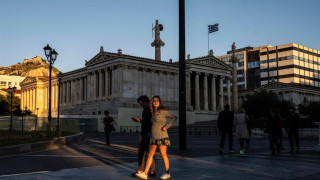 MRB: Ένας στους τρεις Έλληνες ξεμένει σε 15 μέρες - 8 στους 10 κόβουν τη διασκέδαση