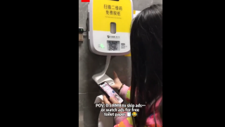 Κίνα: Δίνουν χαρτί υγείας μόνο αν δεις...βίντεο!