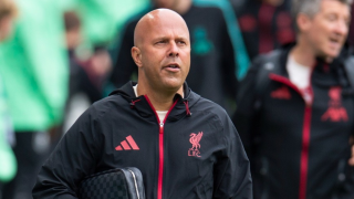 Έξαλλος ο Άρνε Σλοτ με την κόκκινη του Εκιτίκε - «Ήταν ηλίθιο»