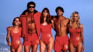 Επιστρέφει το Baywatch στη μικρή οθόνη: Οι τραγωδίες του αρχικού κάστινγκ