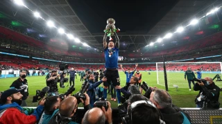 Ιταλία: Ποδοσφαιριστής αποκάλυψε τις σεξουαλικές του προτιμήσεις-«Ναι, φορούσα φούστες»