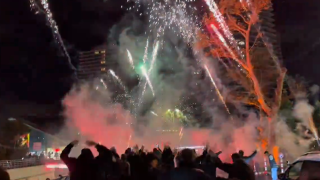 Κωνσταντινούπολη: Οπαδοί της Γαλατά έκαναν χαμό-Πυροτεχνήματα στο ξενοδοχείο της Λίβερπουλ