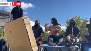 Cult κατάληψη στην Καλαμάτα: Μαθητές με full face, γυαλιά και φλεξάρισμα μπράτσων