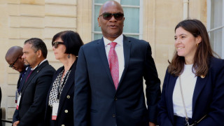 Νεκρός ο πρέσβης της Ν. Αφρικής στο Παρίσι-Τον πέταξαν από το παράθυρο!