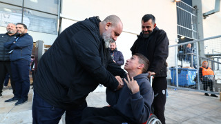 ΠΑΟΚ-Ολυμπιακός: Ο Καραπαπάς χαιρέτησε τον μικρό Γιαννάκη