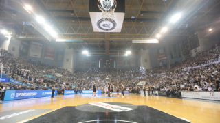 ΠΑΟΚ - Ηρακλής: Ενός λεπτού σιγή πριν το τζάμπολ για τα «αετόπουλα»