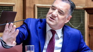 Απίστευτη ένταση στη Βουλή: «Πήγατε κρουαζιέρα για τις... selfies»