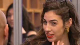 First Dates: Η Μικαέλα «στέγνωσε» τον Ραφαήλ-«Θέλω μαλλιά»