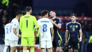 Βαρύ το κλίμα μετά την ήττα από τη Σκωτία – Η φάση με Ιωαννίδη που συζητήθηκε έντονα