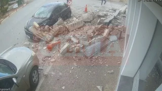 Περπατούσε αμέριμνη και παραλίγο να την πλακώσει μπαλκόνι!