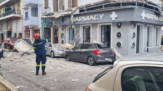 Παρ' ολίγον τραγωδία: Κατέρρευσε μπαλκόνι στο Λαύριο-Μία γυναίκα τραυματίας