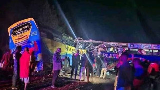 Τράκαραν δύο λεωφορεία: Σκοτώθηκαν 63 άτομα!